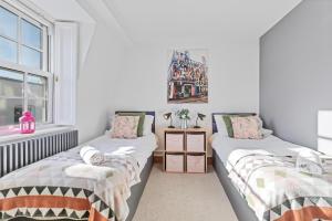 Pebble Mews House - By My Getaways - parking for one small car