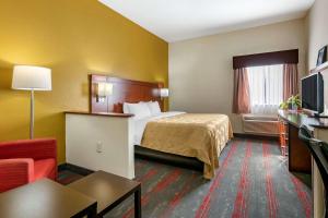King Room - Non-Smoking room in Quality Inn Zephyrhills-Dade City