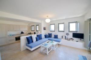 Two Bedroom Grande Maisonette with Sea View 