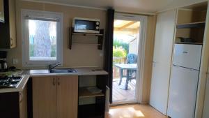 Bungalow Confortable en Campagne à Argences-en-Aubrac avec Piscine