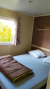 Bungalow Confortable en Campagne à Argences-en-Aubrac avec Piscine