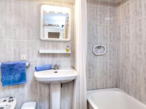 Apartment Residencial Magda Park by Interhome