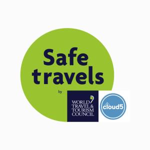 La vie en rouge SA RIERA duplex, private parking