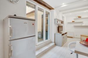 GuestHost - Coverciano Modern Apartment with Patio!