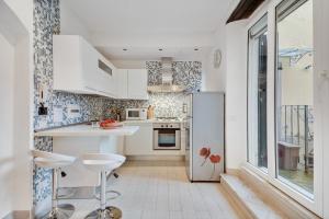 Coverciano Modern Apartment with Patio!