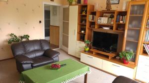 Crystal Apartement F