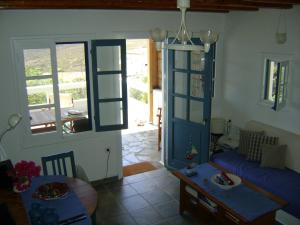 Chez Semiramis The Sun Touch House for 8 persons 5min from the beach