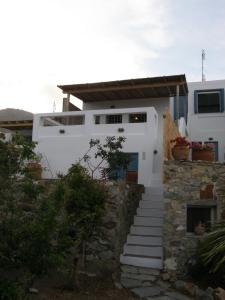 Chez Semiramis The Sun Touch House for 8 persons 5min from the beach