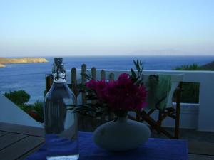 Chez Semiramis The Sun Touch House for 8 persons 5min from the beach