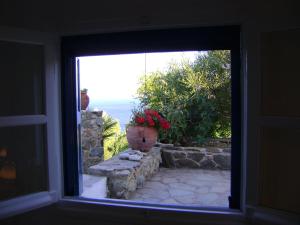 Chez Semiramis The Sun Touch House for 8 persons 5min from the beach