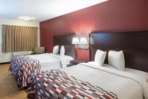 Deluxe Room with Two Double Beds Smoke Free room in Red Roof Inn Dayton - Fairborn/Nutter Center