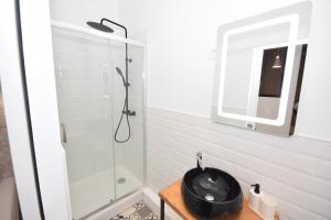 Appartements CHIC APPART DESIGN - HYPER CENTRE - TRAMWAY - FREE WIFI - leRelaisdOdile12 : photos des chambres