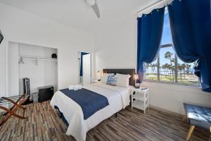 Double Room with Private Bathroom room in Samesun Venice Beach