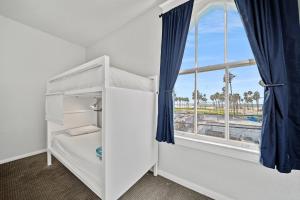 Single Bed in 4 Person Female Dormitory Room with Private Bathroom room in Samesun Venice Beach