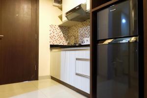 Modern Furnished Studio Apartment H Residence near MT Haryono By Travelio