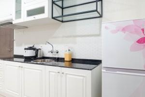 Spacious 1BR Apartment at Praxis By Travelio