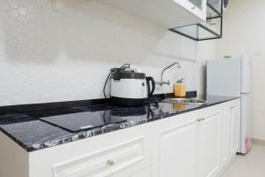 Spacious 1BR Apartment at Praxis By Travelio