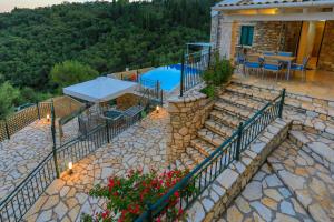 Villa Regina: Above Agni, superb views and pool