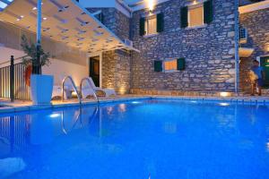 Villa Regina: Above Agni, superb views and pool