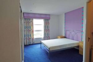 Comfortable, self contained 2 double beds town apartment near Pittodrie Stadium