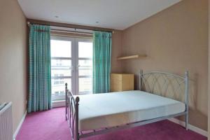 Comfortable, self contained 2 double beds town apartment near Pittodrie Stadium