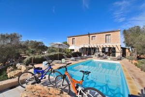 Three-Bedroom Villa room in Can Xesquet Comuna Ses Salines 168