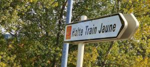 Sejours a la campagne Loft mansarde du train jaune avec vue sur les montagnes : photos des chambres