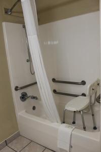 King Room Upgrade - Accessible/Non-Smoking room in Quality Inn and Suites Terrell