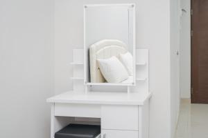 Fully Furnished Studio with Comfort Design Majestic Point Serpong Apartment By Travelio