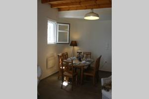 Chez Semiramis The Summer Breeze House 5min from the beach