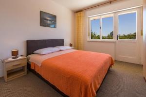 ADRIJANA I MIROSLAVA 