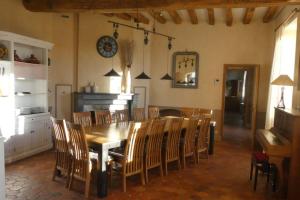 Maisons de vacances Gite Chateau de Montboulon 4* Spa+piscine 14pers. : photos des chambres