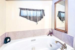 Holiday Home room in Flagstaff Getaway Daytrip to Sedona and Grand Canyon