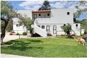 Nikos Apartments & Studios