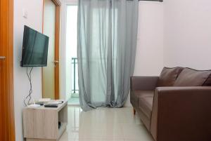 Cozy with Brand New 2BR Apartment Woodland Park Residence By Travelio