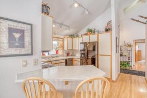 Klamath 24 - Meredith Lodging