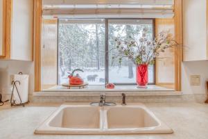 Klamath 24 - Meredith Lodging