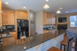 By The Sea-Seaside - Meredith Lodging