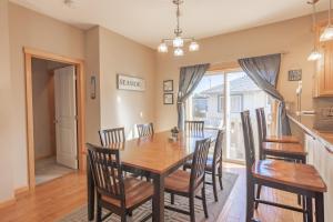 By The Sea-Seaside - Meredith Lodging