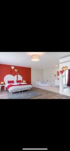 Maisons de vacances Hotel Domaine des Pierres Dorees : Suite 1 Chambre - Non remboursable
