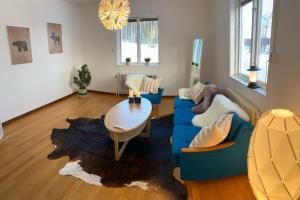 COZY Home with LAKE view-free WiFi - free SAUNA