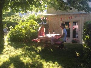 Sejours a la campagne Puechblanc Gites et Chambre d'hote dans le Triangle d'or Gaillac-Albi-Cordes sur Ciel : Studio avec Vue sur Jardin