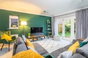 9 College Court Spacious, Modern 4-Bed Townhouse in York I Pass The Keys - Bishopthorpe