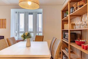 Apartamento KUIA con vistas frontales a la Ría de Bilbao cerca del metro