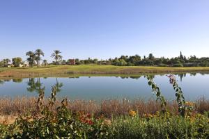 Villa MEZIANE avec piscine privée en première ligne du golf dAmelkis
