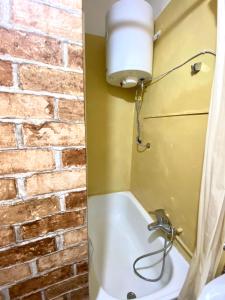 В центрі біля Ратуші вулиця Площа Ринок 11