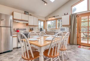 Beachcombers Paradise MCA 663 - Meredith Lodging