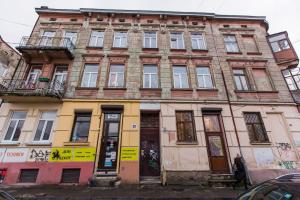 Квартира у Львові біля Залізничного вокзалу на вулиці Марка Вовчка 8