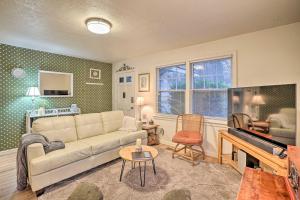Holiday Home room in Quigleys River Pass Cottage with Private Deck!