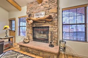 Furnished Balcony with Fire Pit Pinetop Mtn Escape!